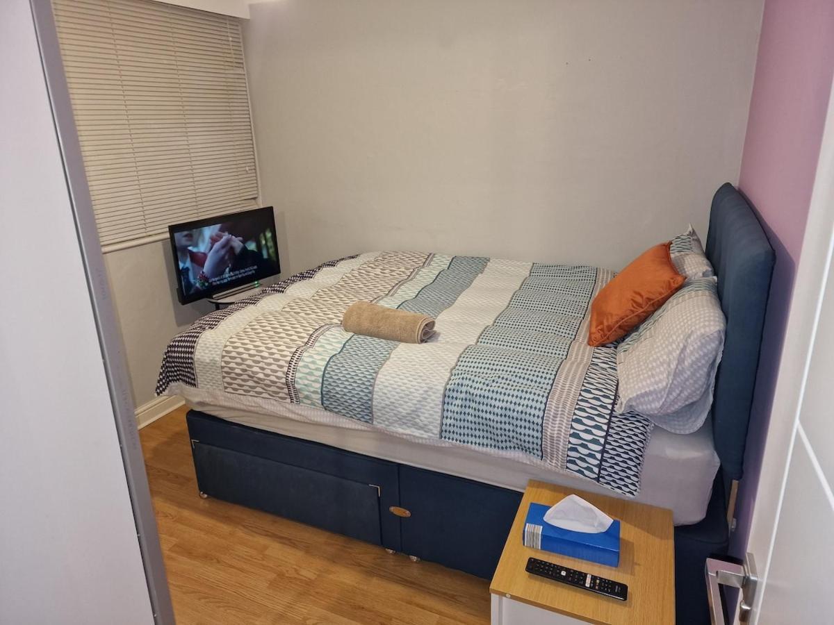 Nightrest Homes Hemel Hempstead Smart Tv In Each Room - Parking ヘメル・ヘムステッド エクステリア 写真